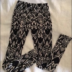 Black and white patterned leggings
