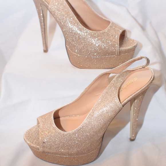 Super cute glittery heels!!