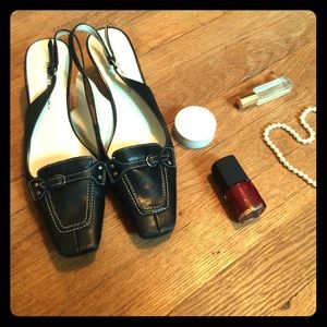 Black leather Bandolino kitten heel 7.5