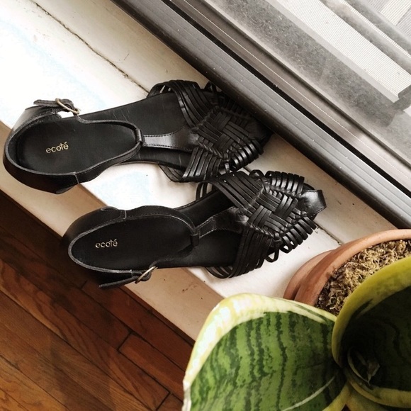 Ecote sandals