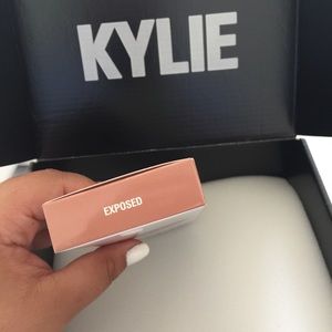 Kylie exposed lip liner and matted lipstick