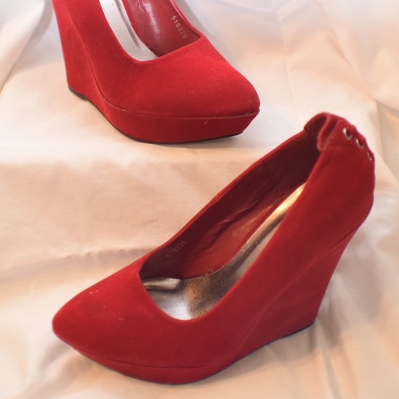 Sexy chic red closed toe wedges