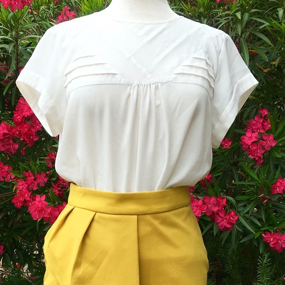 J. Crew Tops - 🎉HOST PICK🎉J.Crew Short Sleeve White Blouse J. Crew Tops - 🎉HOST PICK🎉J.Crew Short Sleeve White Blouse
