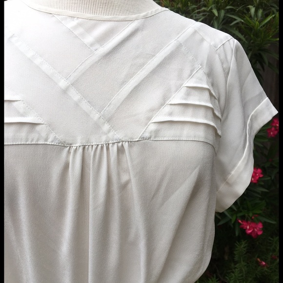 J. Crew Tops - ๐HOST PICK๐J.Crew Short Sleeve White Blouse J. Crew Tops - ๐HOST PICK๐J.Crew Short Sleeve White Blouse