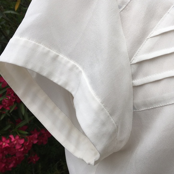 J. Crew Tops - ๐HOST PICK๐J.Crew Short Sleeve White Blouse J. Crew Tops - ๐HOST PICK๐J.Crew Short Sleeve White Blouse