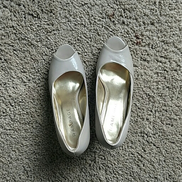 Nude Heels - Picture 1 of 2