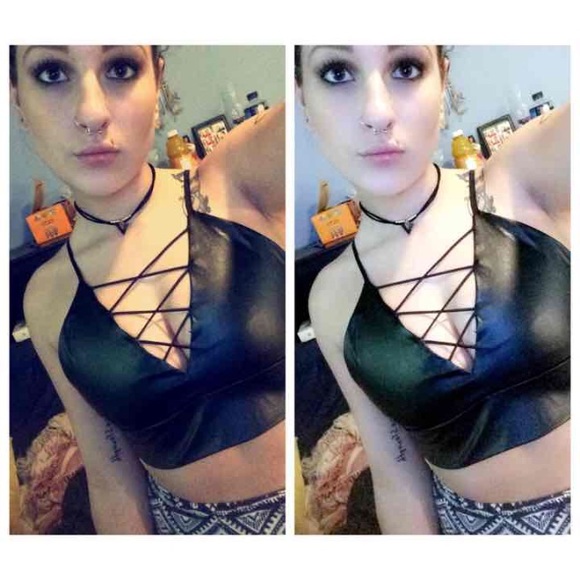 1 MORE🌸SUBMIT OFFERS✨ NWT front caged crop top - Picture 3 of 4