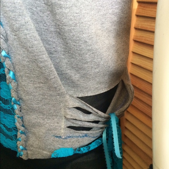 Front Open Lace Tank - Picture 3 of 3