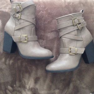 TAUPE COLORED BOOTS W/ BLACK HEELS