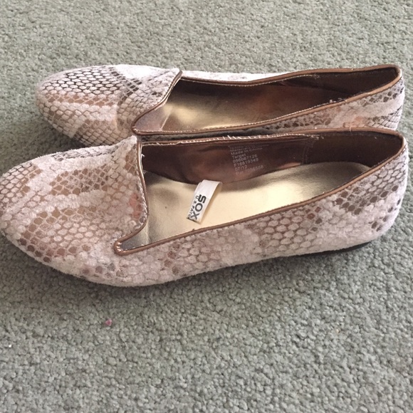 Tan/gold flats - Picture 2 of 3