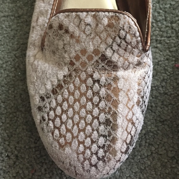 Tan/gold flats - Picture 3 of 3