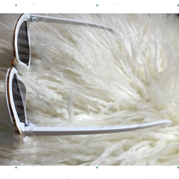 HP🎉White Cat Eye Sunnies w/ Rose Gold Lens - Picture 4 of 4