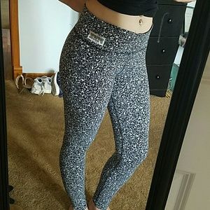 PINK ultimate leggings composition print