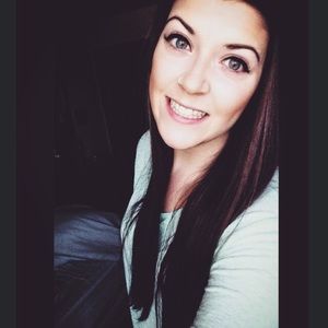 Meet your Posher, Hali