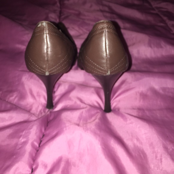 Classy Pumps - Picture 2 of 3