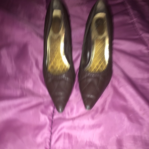 Classy Pumps - Picture 3 of 3