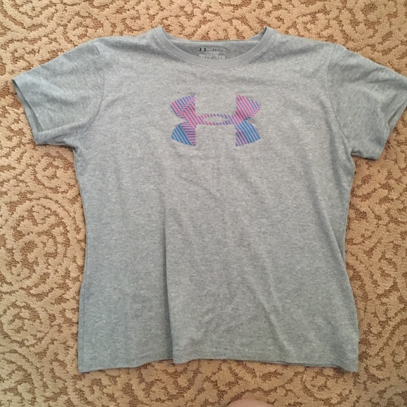 Gray Under Armour shirt