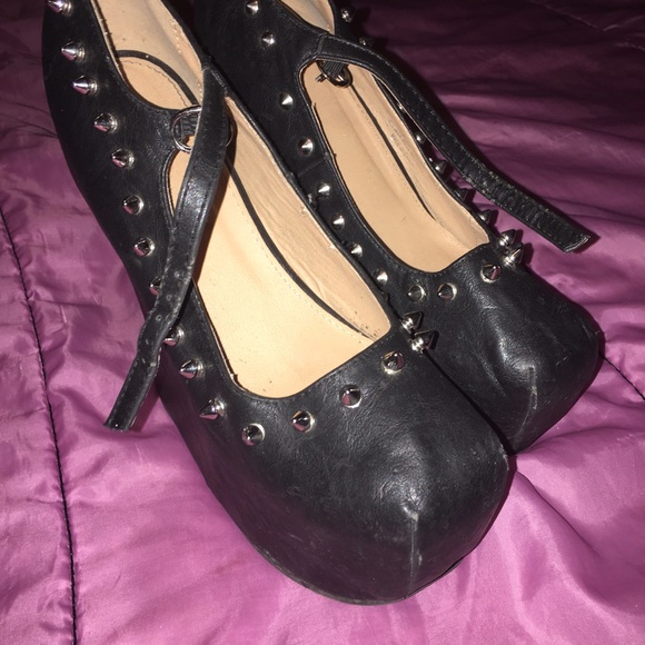 Wedge/Platform Heels - Picture 2 of 3