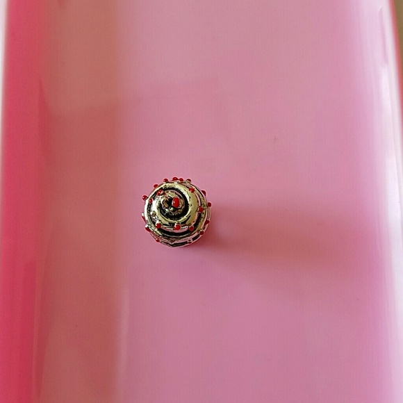 cupcake charm - Picture 3 of 3