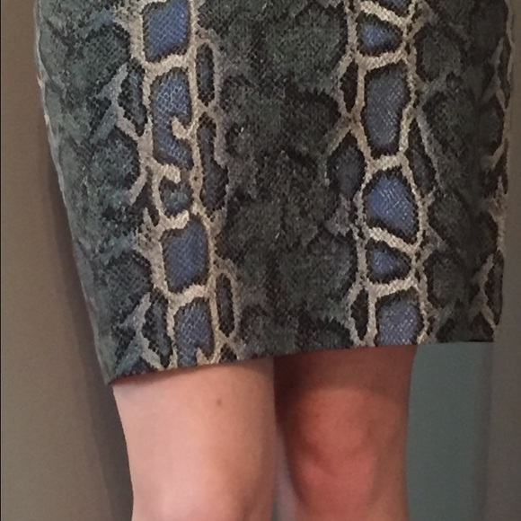 4 for $20 LOFT FAUX SNAKE SKIN PENCIL SKIRT - Picture 3 of 4