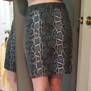 4 for $20 LOFT FAUX SNAKE SKIN PENCIL SKIRT