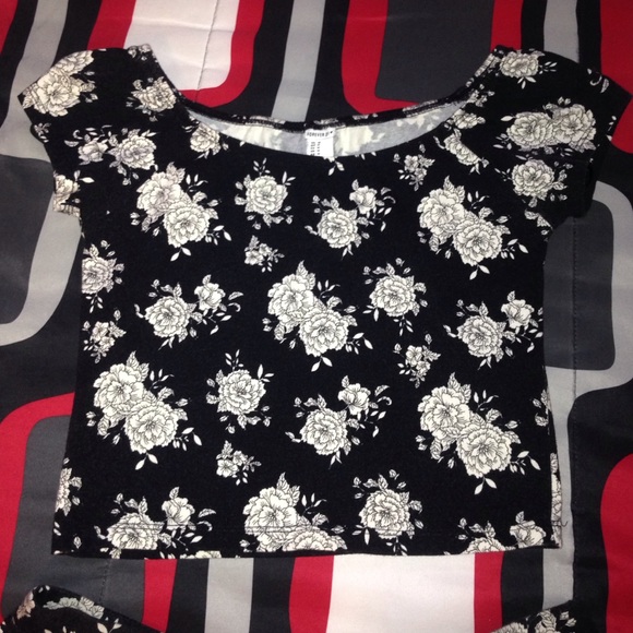 Floral Two Piece Outfit - Picture 2 of 4