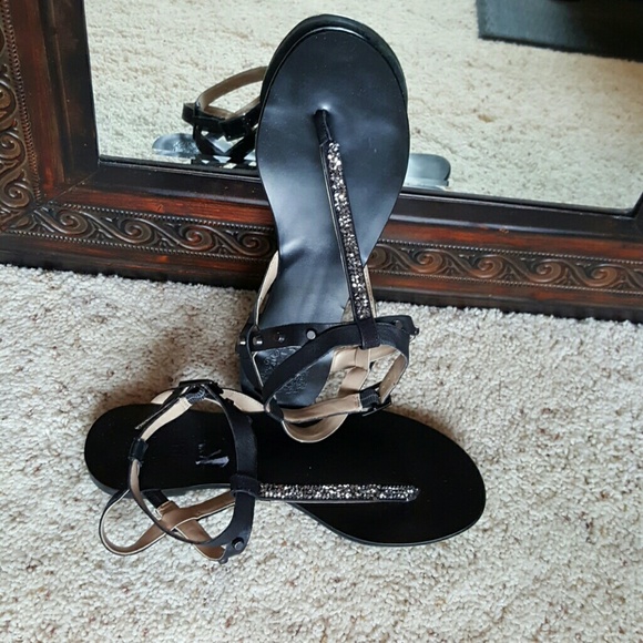 Vince Camuto black T-Strap sandals (7.5)