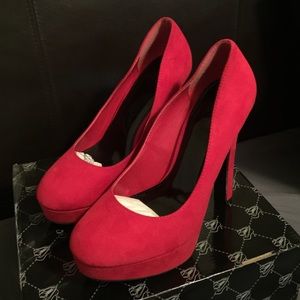 Red velvet platform pump