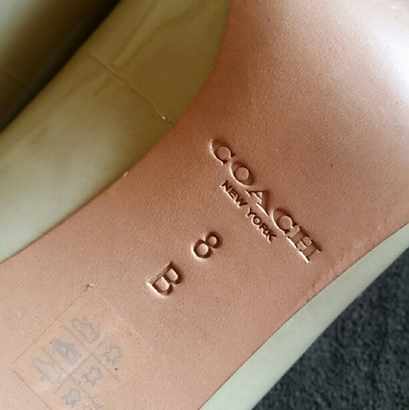 Stunning Coach Pumps - Picture 3 of 4