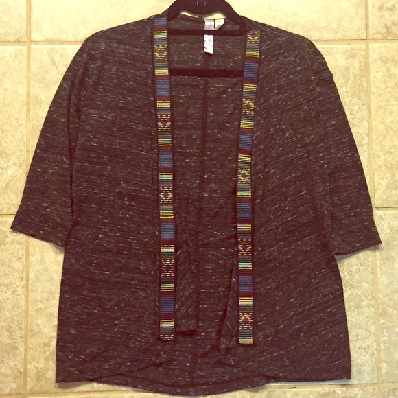 Embroidered lightweight opened sweater