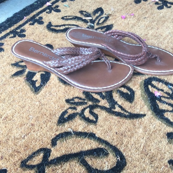 Bernardo leather sandals size 8