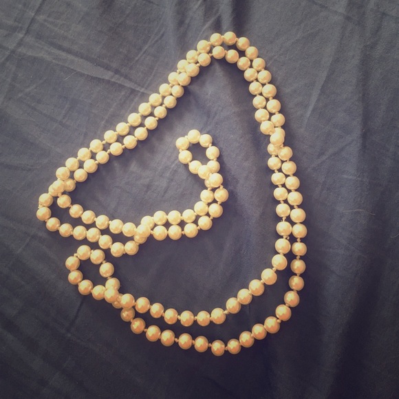 Charming charlie pearl necklace