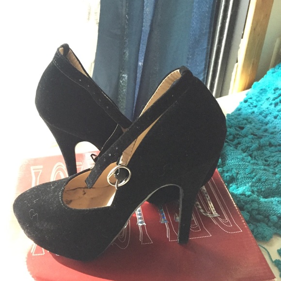 Shoes - Picture 2 of 2