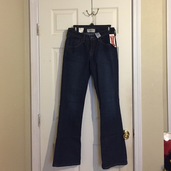 Levis Strauss Jeans - Picture 1 of 2