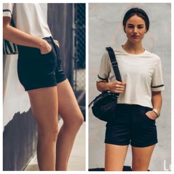 Hi Rise Black Lululemon Short size 4 / 6