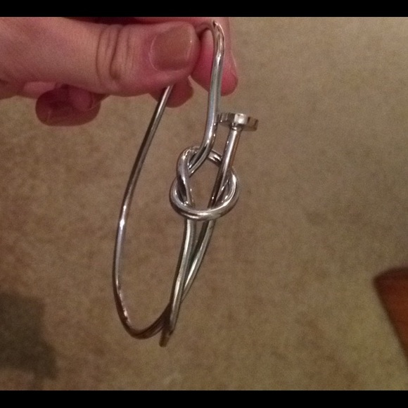 Nail bangle