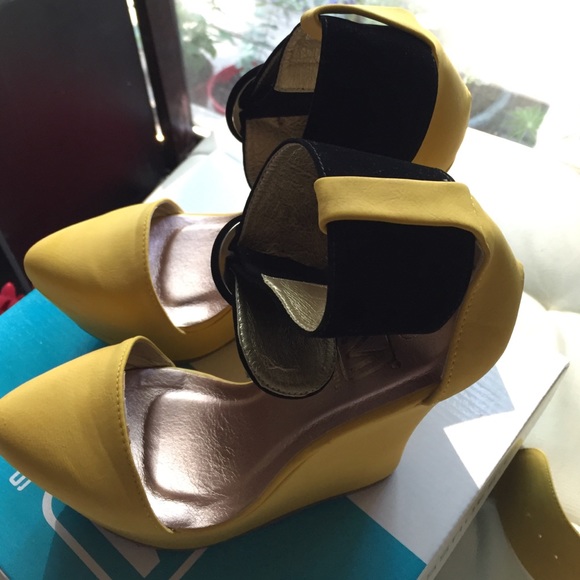 Shoes - Picture 2 of 4
