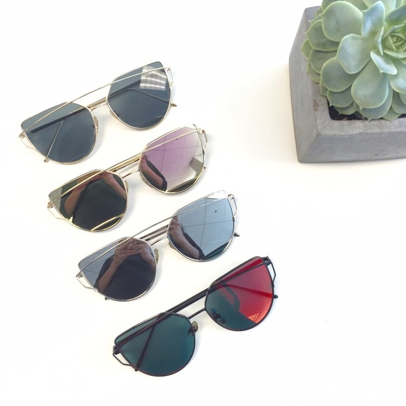 LAST ONE! Rose Gold Mirror Aviator Sunglasses - Picture 2 of 4