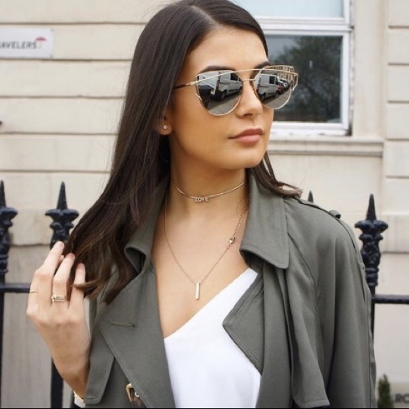 LAST ONE! Rose Gold Mirror Aviator Sunglasses - Picture 4 of 4