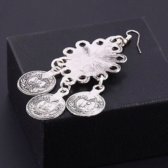 🎉SALE🎉 Coin Accent Earrings - Picture 2 of 3