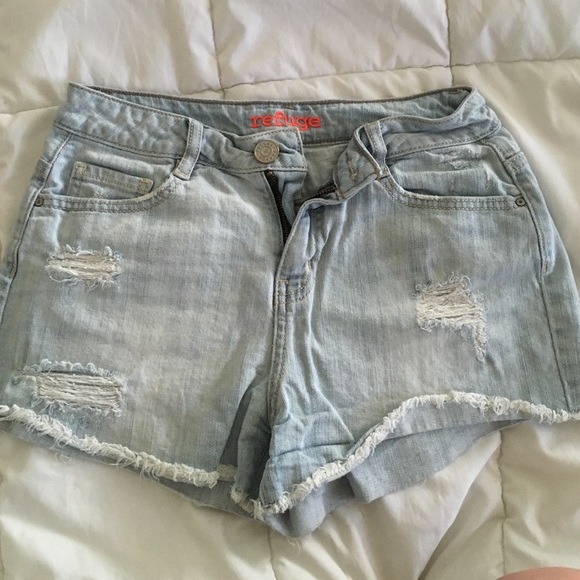 Light wash high waisted ripped Jean shorts