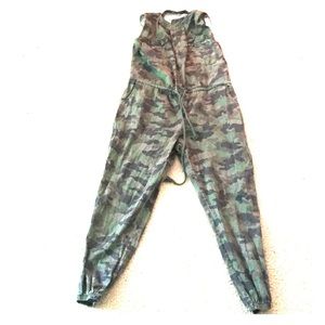 Camouflage romper with drawstrings
