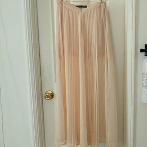Maxi pleated skirt