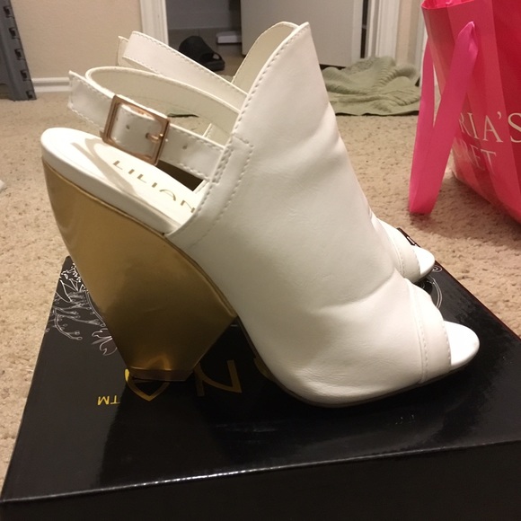 White pumps sz 7