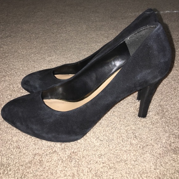 Black Suede JS by Jessica Simpson Pumps - Picture 3 of 4