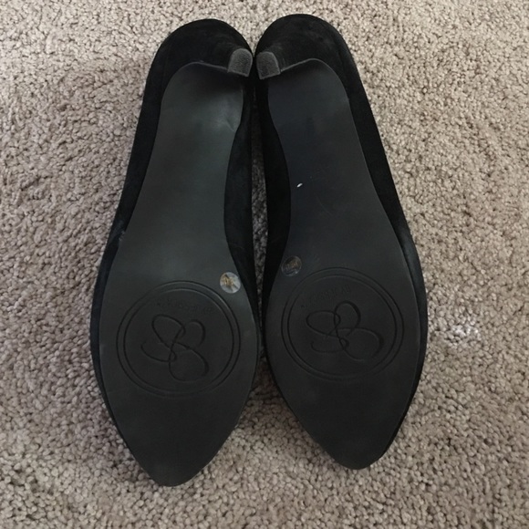 Black Suede JS by Jessica Simpson Pumps - Picture 4 of 4