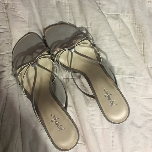 1 1/2" heels silver girls sz 9 JACQUELINE FERRAR