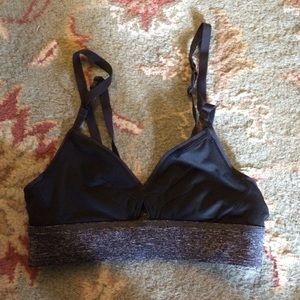 Lululemon sports bra ! Make an offer ;))