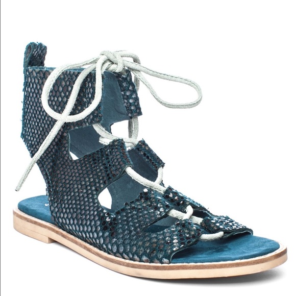 BNIB MATISSE PYTHON EMBOSSED SHELLS GLADIATOR - Picture 1 of 4