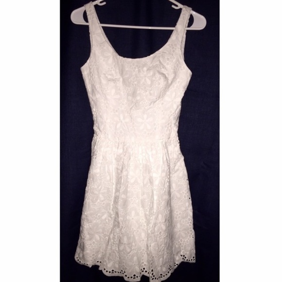 Lilly Pulitzer Calhoun Dress Charleston Eyelet - Picture 2 of 4